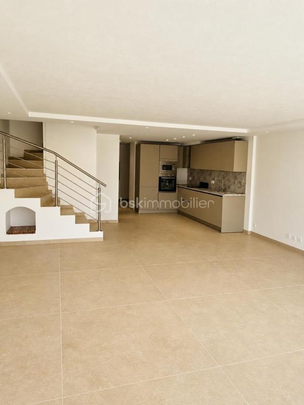 Location Maison Rare à Carros - Maison de ville entièrement rénovée - 104m2 Carros