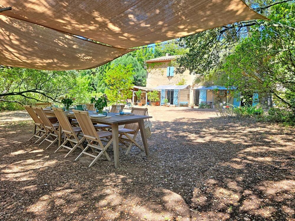SANARY - Villa 8 chambres + T2, piscine chauffée, double garage, 6500 m² de terrain
