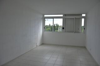  Appartement à louer 4 pièces 80 m²