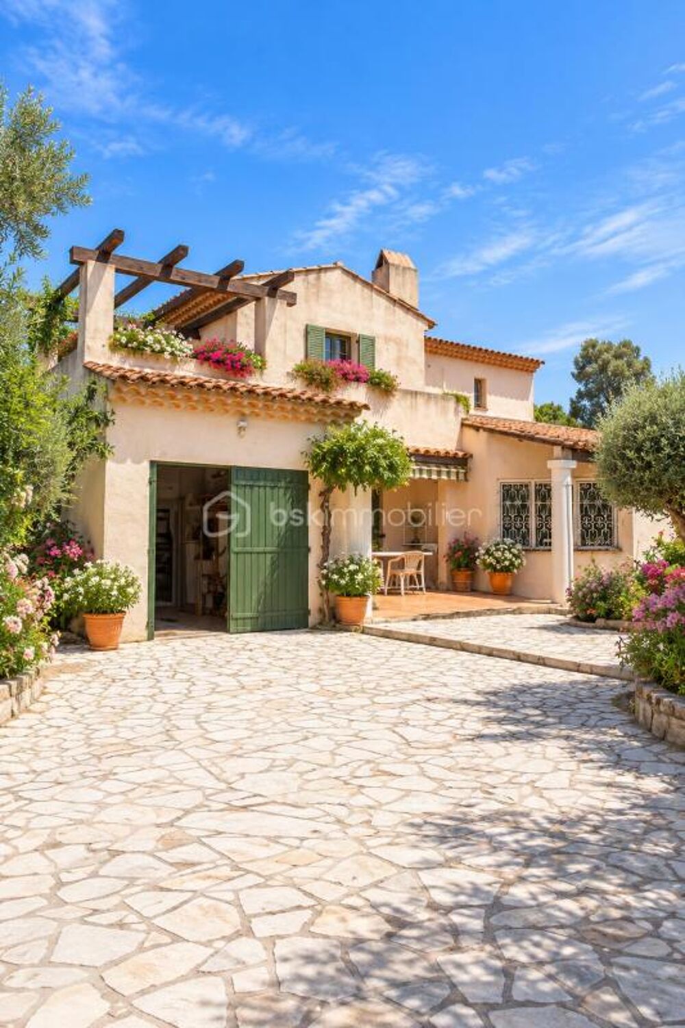 Maison familiale 160 M2 - 4 chambres - Beaux volumes - Fréjus