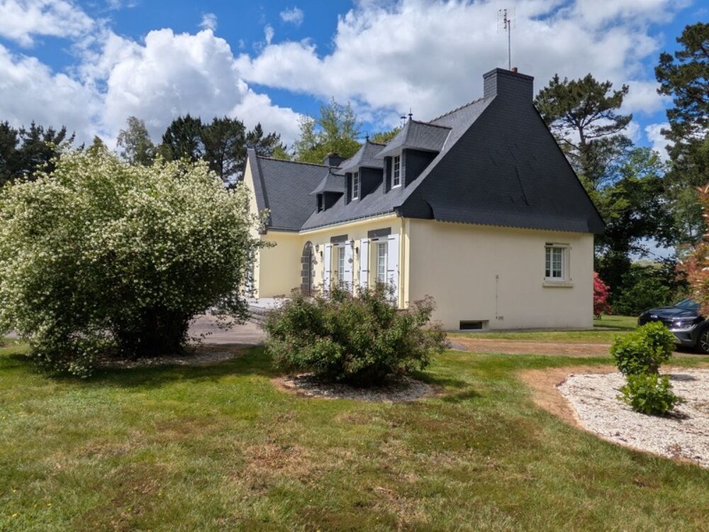 PRIZIAC PROPRIÉTÉ COMPOSÉE D'UNE MAISON DE TYPE NÉO BRETONNE DE 8 PIECES EN TRES BON ETAT GENERAL GRANDE DÉPENDANCES PARCELLE DE