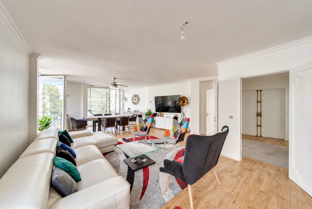 Vente Appartement Exclusivité - A vendre - Appartement très lumineux - Balcon - 5 pièces - 4 chambres possibles - Cuisine indépendante - Cave et P Paris 16eme arrondissement