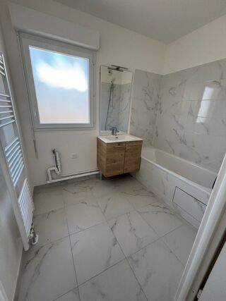  Appartement à louer 3 pièces 55 m²