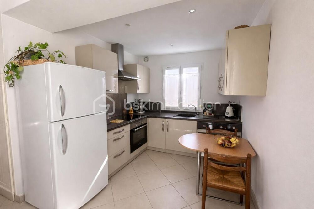 Maison T3 duplex  2 stationnements  Jardin  209 m² terrain  Salon-de-Provence