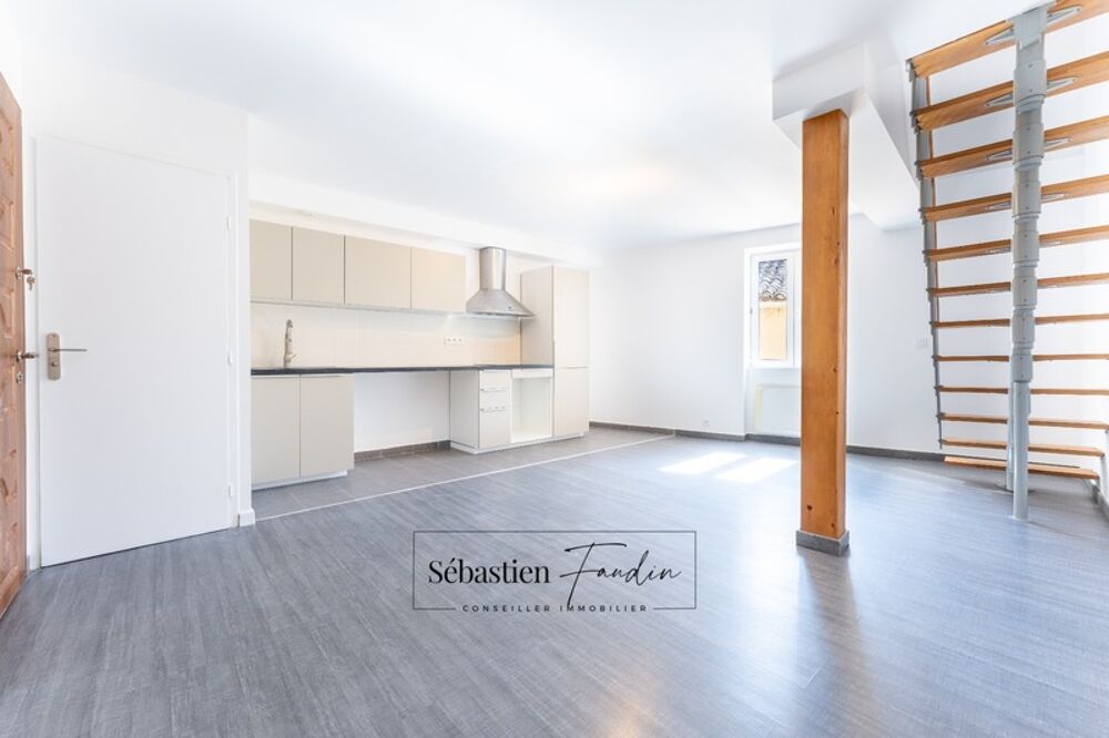 Appartement à vendre 3 pièces SOLLIES TOUCAS (83) - T3 de 56 m² - Duplex - Dernier étage - Proche commerces - Stationnement faci