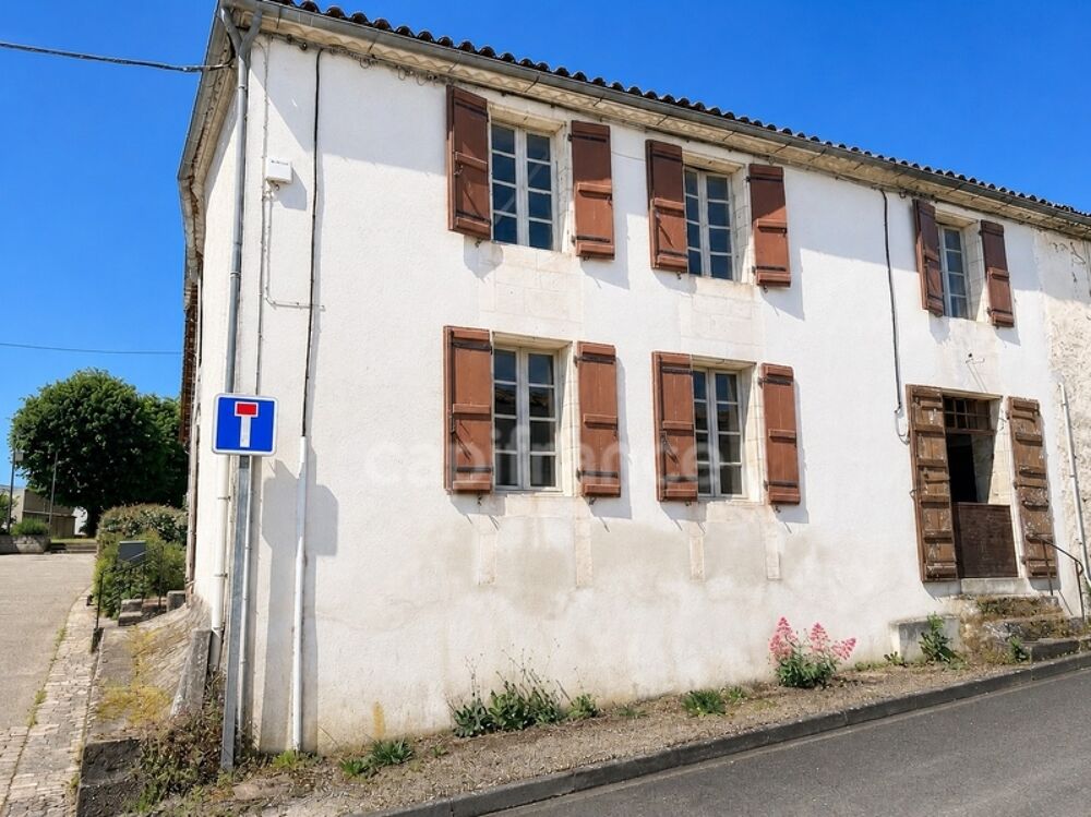 Maison en pierre de 153 m² à rénover avec fort potentiel - Chevanceaux (17)