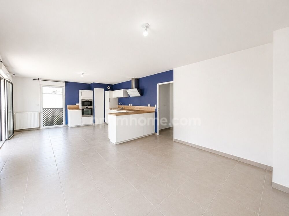 Appartement 3 pièces 83 m² - Dernier étage - Terrasse 18 m² - 2 Garages - Proche Ligne 2 Tram