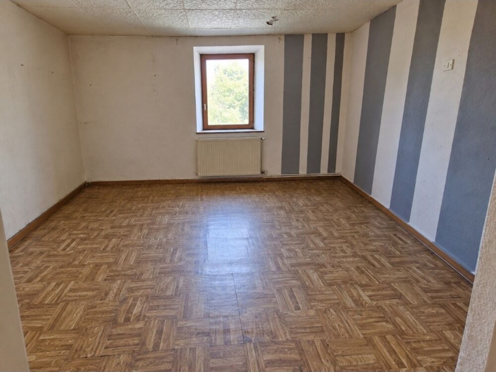 Vente Maison MAISON à vendre 5 pièces proche de MIRECOURT (88) avec GARAGE, CAVE, DEPENDANCES, GRENIER sur TERRAIN de 735 m2 Mirecourt