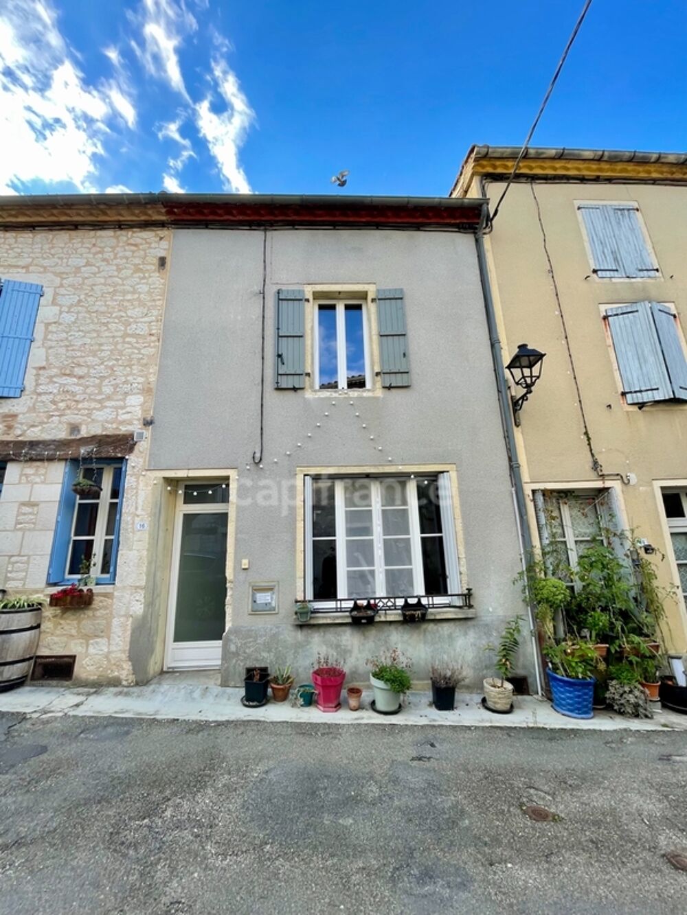 Maison à vendre en pierre 5 pièces, rénovée avec charme en plein coeur de Puylaroque (82)