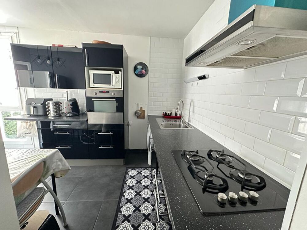 Vente Appartement T4 lumineux avec terrasse  Dernier étage  Résidence calme Marseille 15