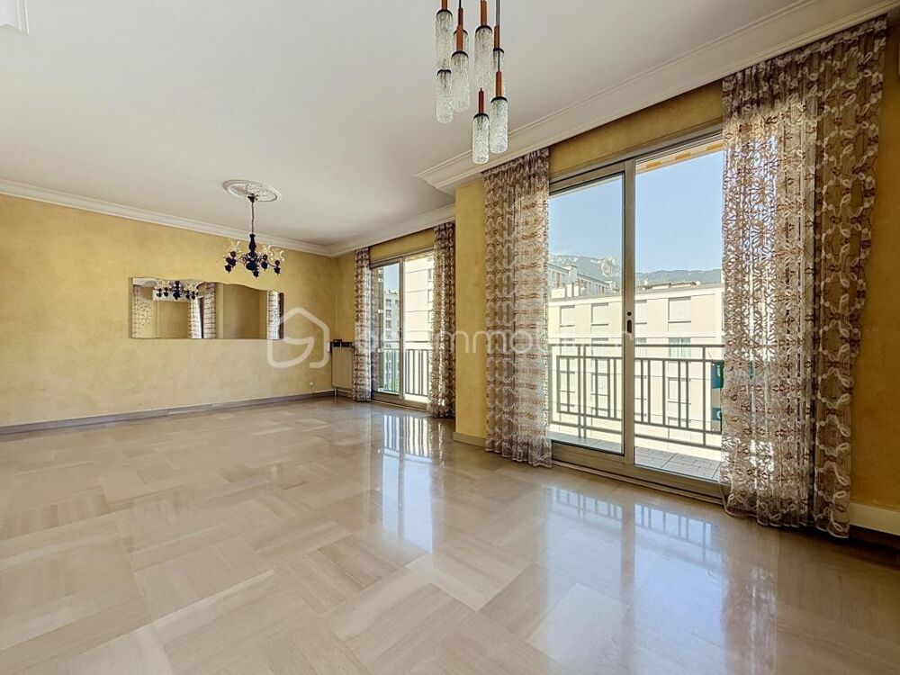 Appartement T5 (en T4) au DERNIER ÉTAGE avec balcon + cave