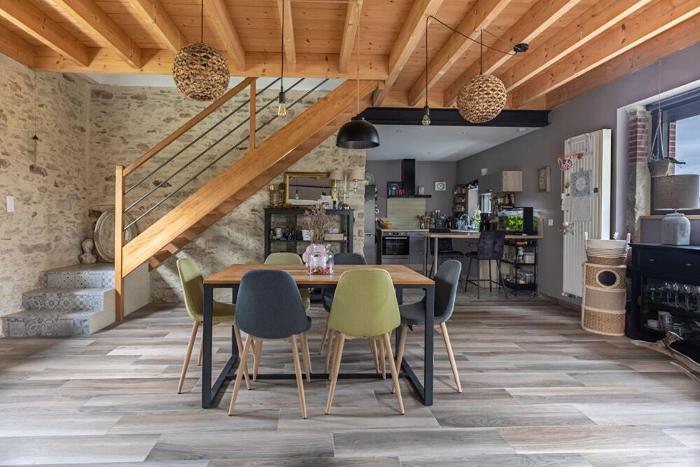 Maison Gorges 5 P . 3 Chs . Bureau . Garage . 135.89 M² . T 667 M² . Terrasses . Préau . Abri