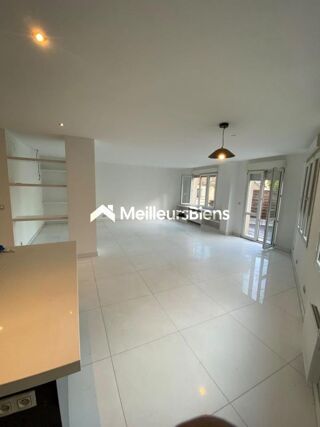  Appartement à louer 5 pièces 170 m² Romainville