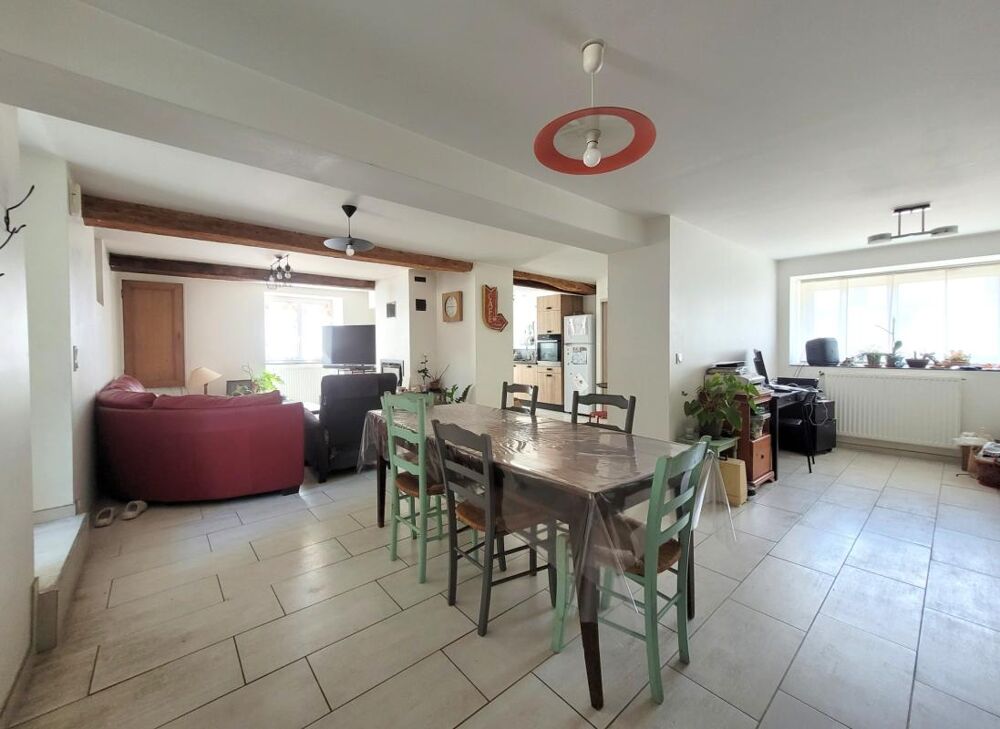 Vente Maison En exclusivité, à moins de 10 minutes de Riom et 20 minutes de Clermont-Ferrand. A 200 mètres de l'école du village et des trans Riom