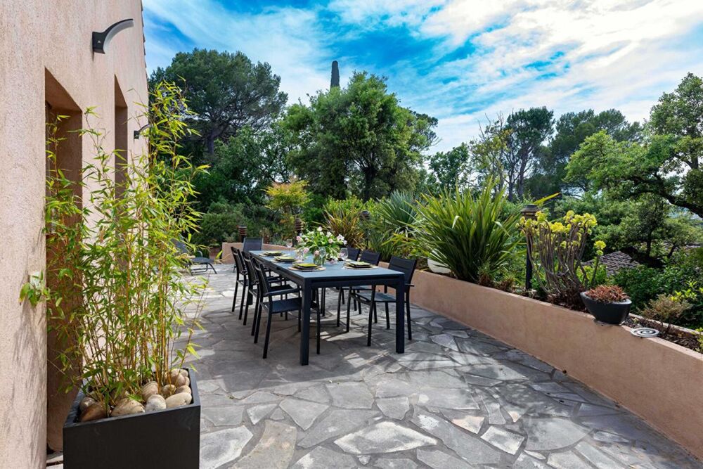 FREJUS - Hameau de Valescure - Villa 175 m² , dépendance, 4 chambres