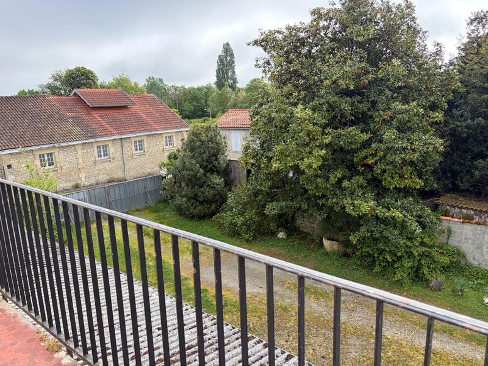 FONTENAY LE COMTE (85200) - CENTRE VILLE - APPARTEMENT DUPLEX RENOVE 3 CHAMBRES AVEC BALCON ET ANNEXES