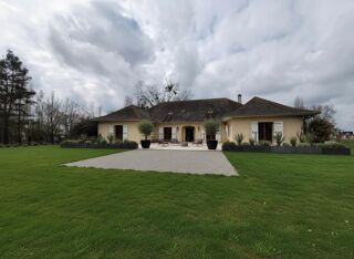  Propriété/château à vendre 10 pièces 300 m²