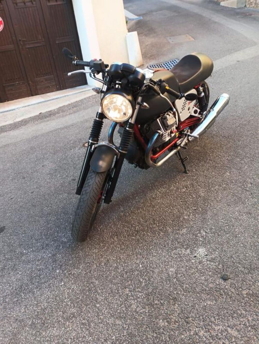 MOTO GUZZI 2011 occasion 83920 La Motte
