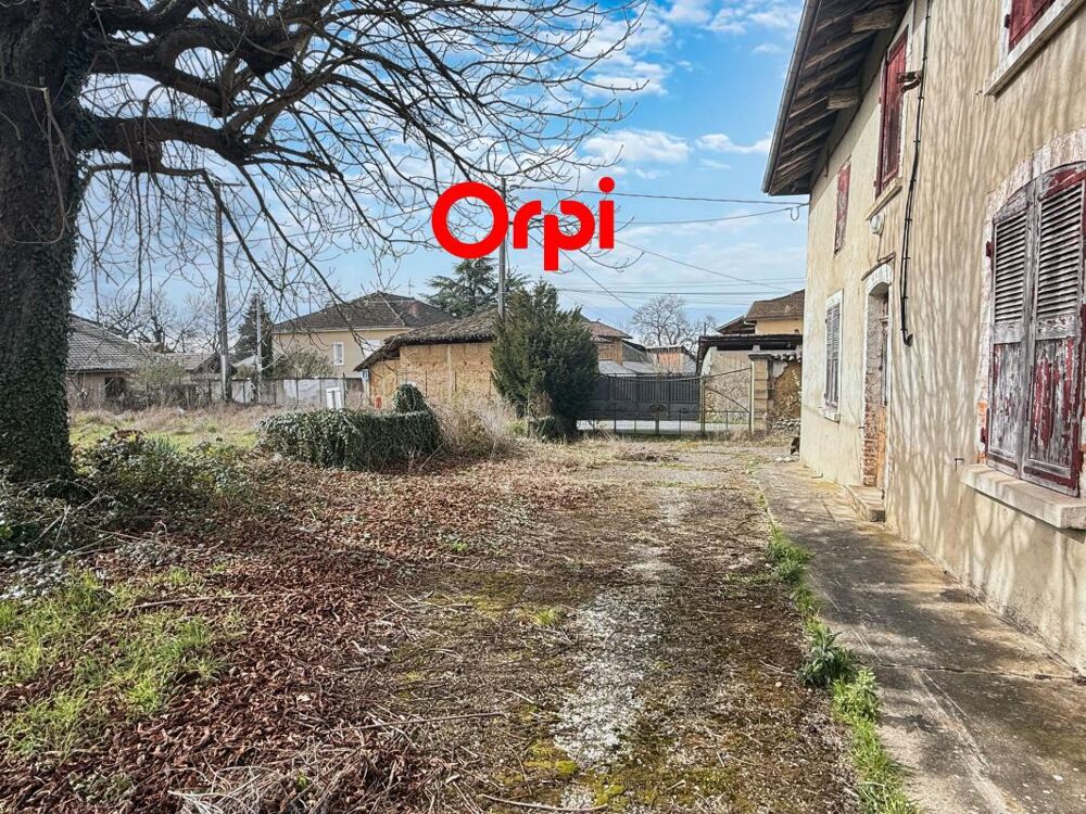 Maison en pisé à rénover entièrement sur 614 m² de terrain