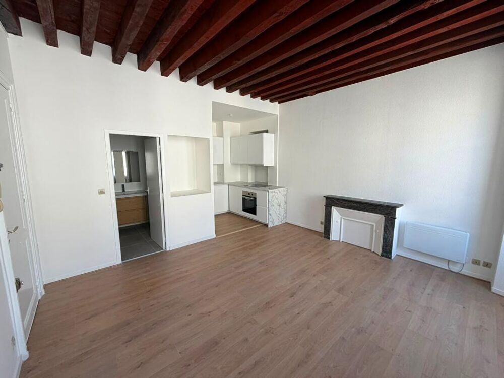 Location Appartement Bordeaux Centre Pey-Berland Appartement  T2 de 35 m2 Entièrement rénové à neuf et meublé avec goût Bordeaux