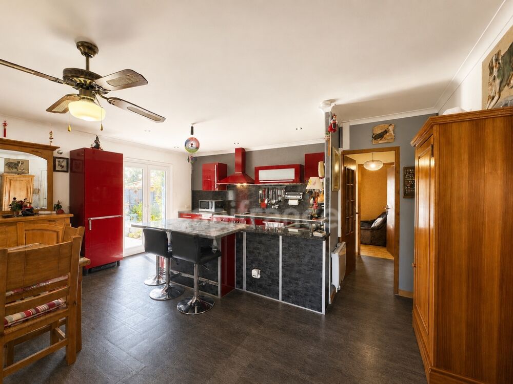 Maison plain pied de 80 m² avec 4 pièces, piscine avec jacuzzi et panneaux solaires à Vergèze