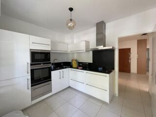  Appartement à louer 3 pièces 74 m²
