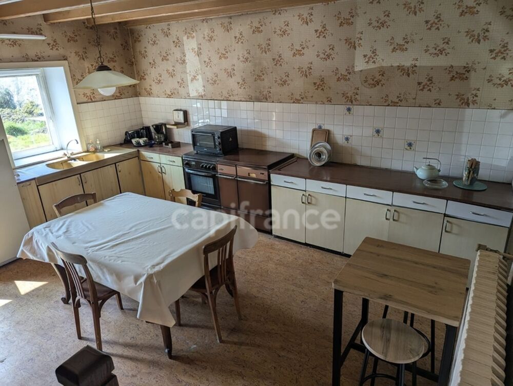 Maison à vendre corps de ferme +longère de 333 m2 au total avec vie de plain pied possible, parcelle de 1110m2, entre Rostrenen