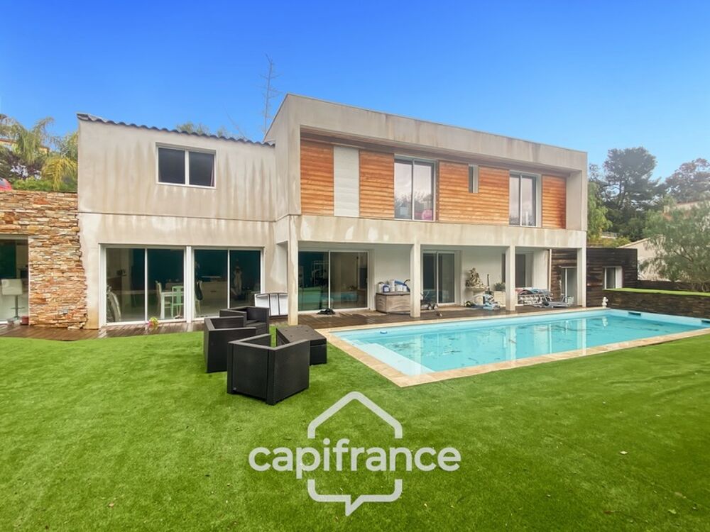 Maison à vendre 8 pièces CARQUEIRANNE (83) - Quartier Canebas - 6 chambres - 220 m2 habitable - Piscine