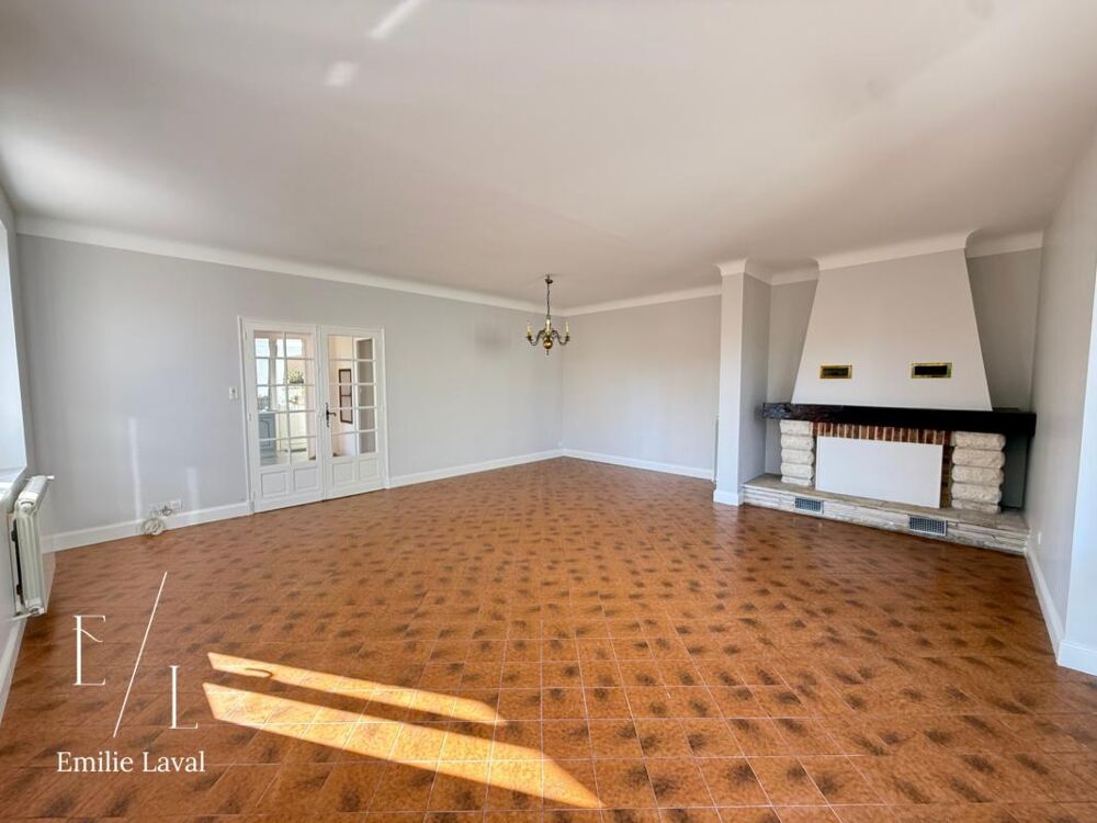 Maison avec dépendance, cave à vin et terrain clos de 1 737 m² à Pineuilh (33)