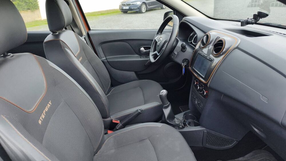 Sandero 0.9 TCe 90 Stepway Explorer - Entretien constructeur 2017 occasion 86100 Chatellerault