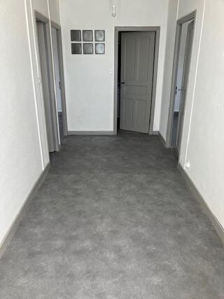 Appartement à louer 3 pièces 69 m²