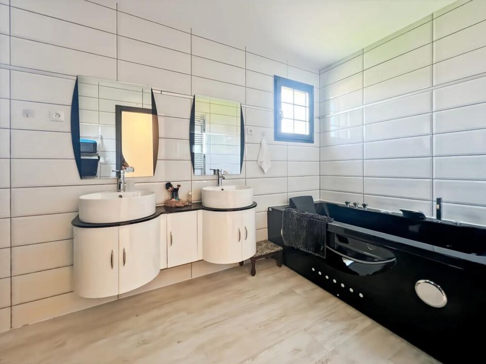 � vendre  Propri�t�/ch�teau Clermont-Ferrand (63000)