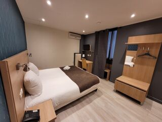  Immeuble � vendre 15 + pi�ces 710 m�