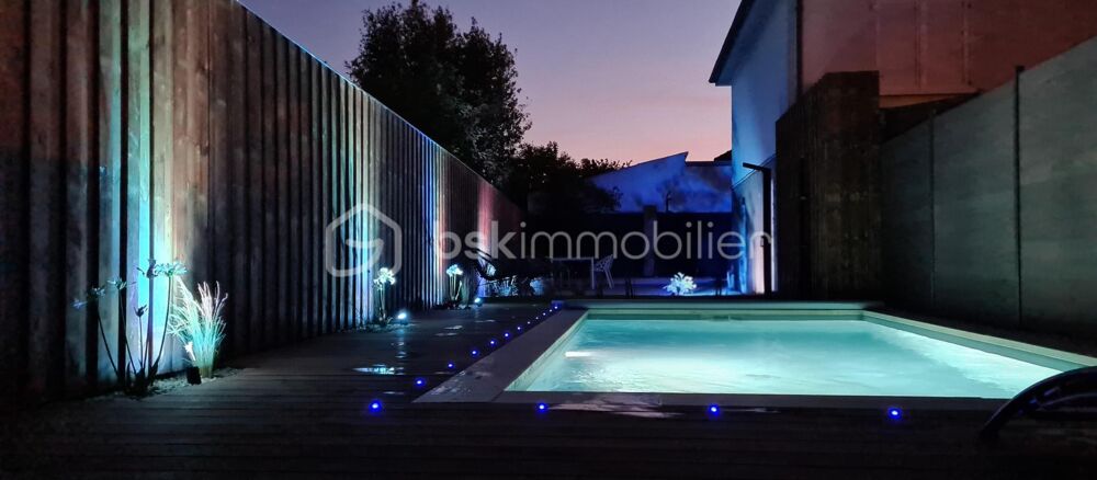 Coup de coeur assuré  Maison familiale non mitoyenne rénovée avec piscine chauffée quartier Barrières St Marc a Orléans