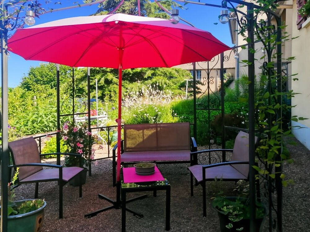 Charolles, pour investisseur, maison mitoyenne de ville, vendue avec loctaire en place