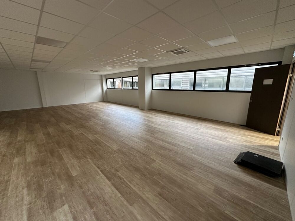   bureaux à louer RILLIEUX LA PAPE (69) plateau de bureaux de 249m2 au 1er étage avec parking inclu Rillieux la pape