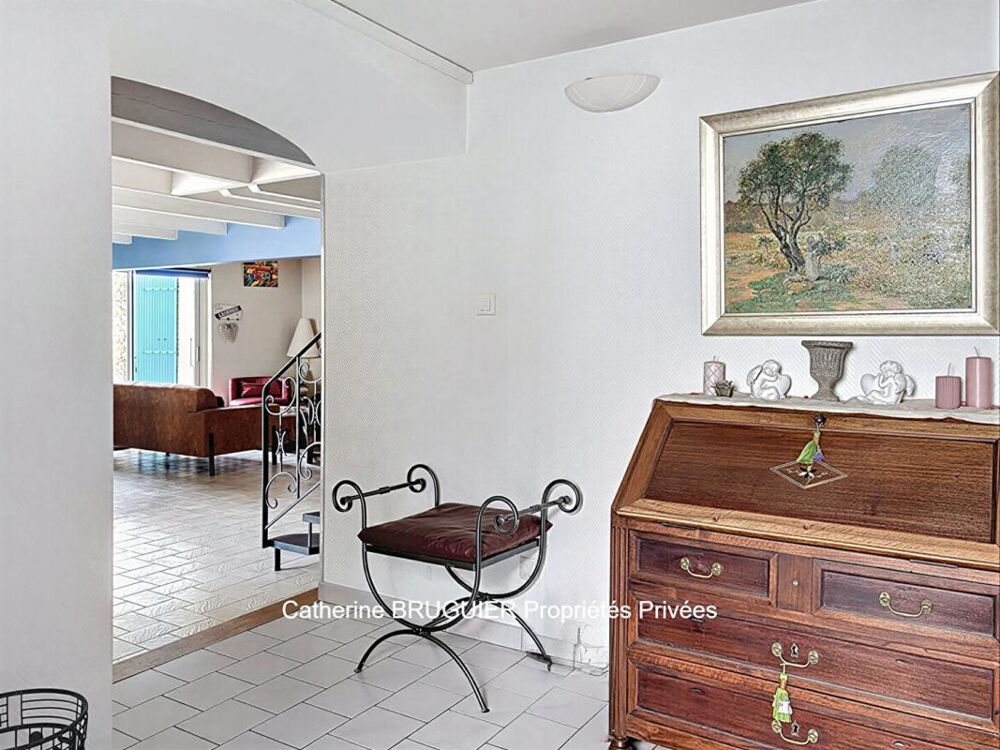 Maison en pierre - 210 m² - 5 chambres - Piscine -jardin clos- Coeur de village- Grand garage