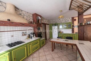  Propri�t�/ch�teau � vendre 8 pi�ces 219 m�