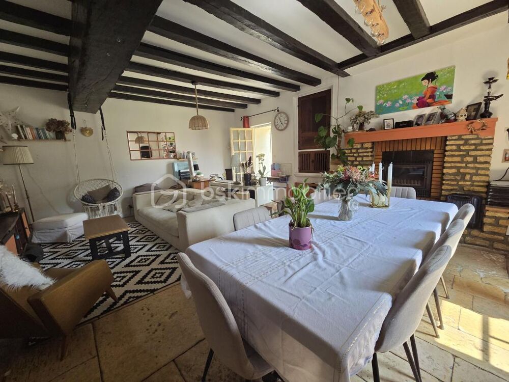 Maison de caractère 100 m² à Limalonges avec jardin, garage et cave voutée