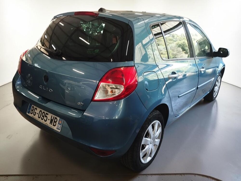 Clio III 1.2 TCE 100 DYNAMIQUE TOMTOM 5P 2011 occasion 06640 Saint-Jeannet