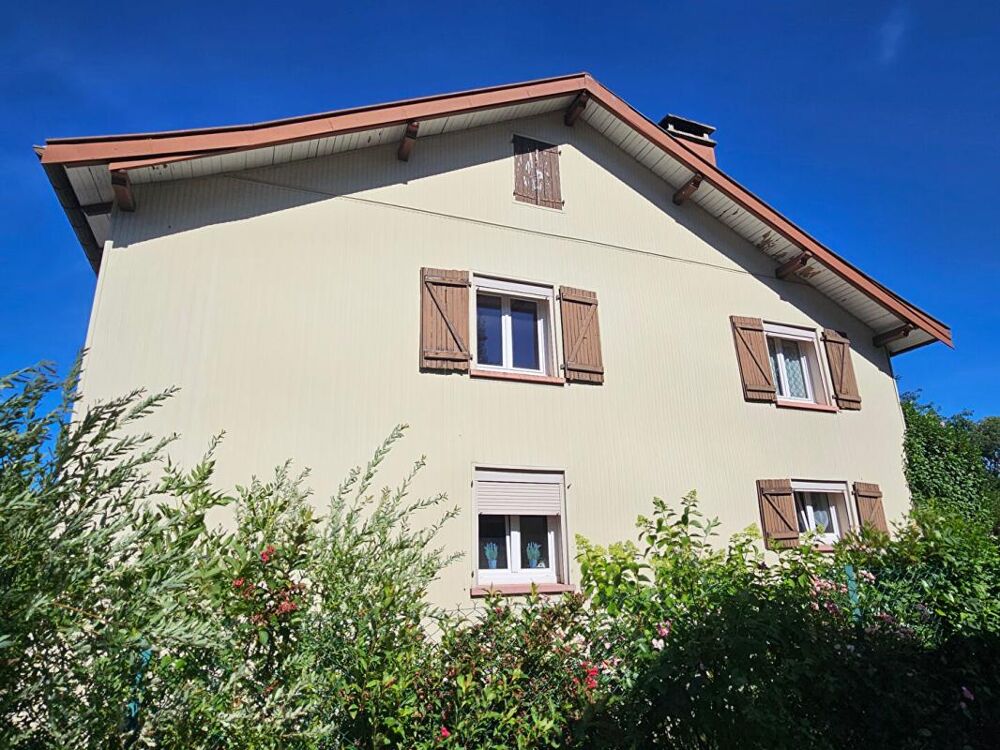 Vente Maison Maison mitoyenne 250 m² , jardin , 2 garages + carport, , 7 chambres, centre-ville Corcieux Corcieux