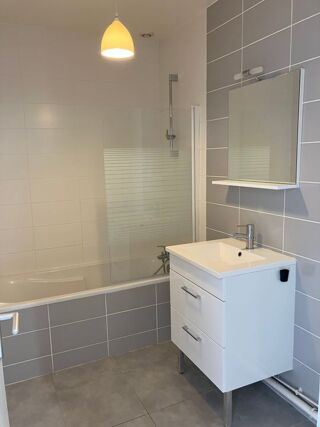  Appartement à louer 3 pièces 75 m²