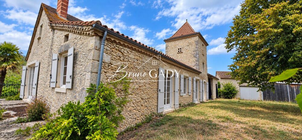 Ensemble immobilier en pierre de deux maisons à restaurer l'intérieur, sur parcelles d'environ 3 hectares