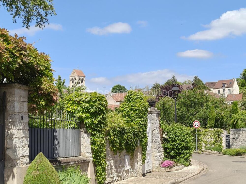 CHAVENAY CENTRE  Maison rénovée avec jardin et garage