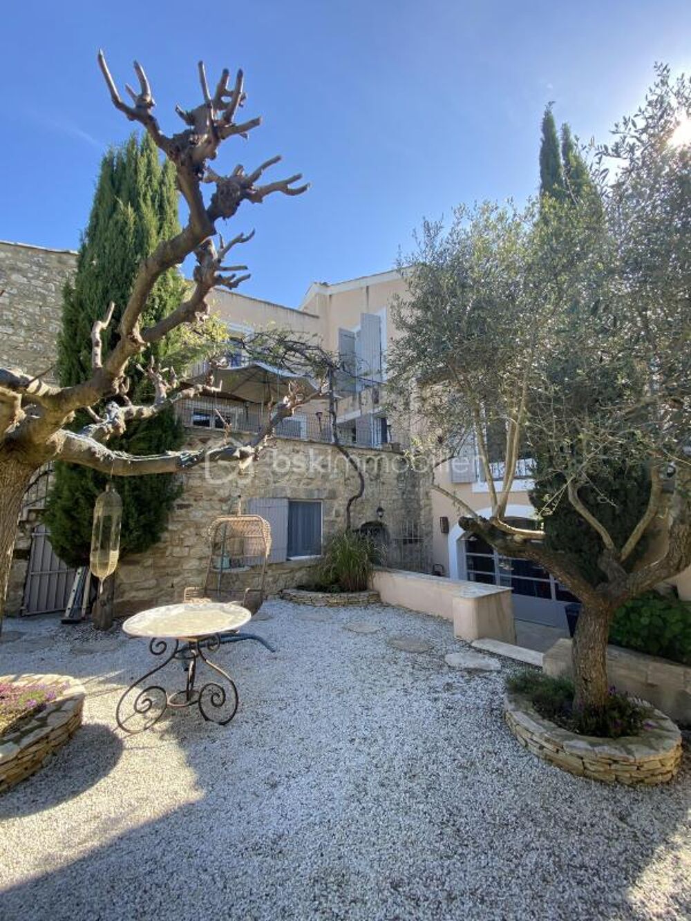 MAISON DE CARACTERE AVEC JARDIN D'EXCEPTION,PISCINE ET VUE IMPRENABLE-PROCHE UZES