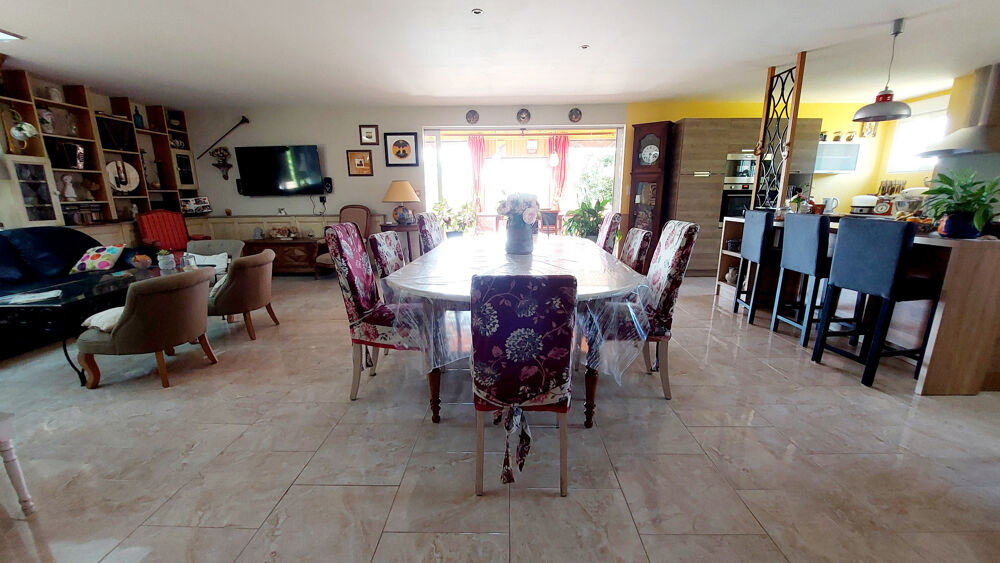 Maison de plain-pied rénovée avec piscine, terrasse couverte de 50 m² et chalet indépendant  Périgord Noir