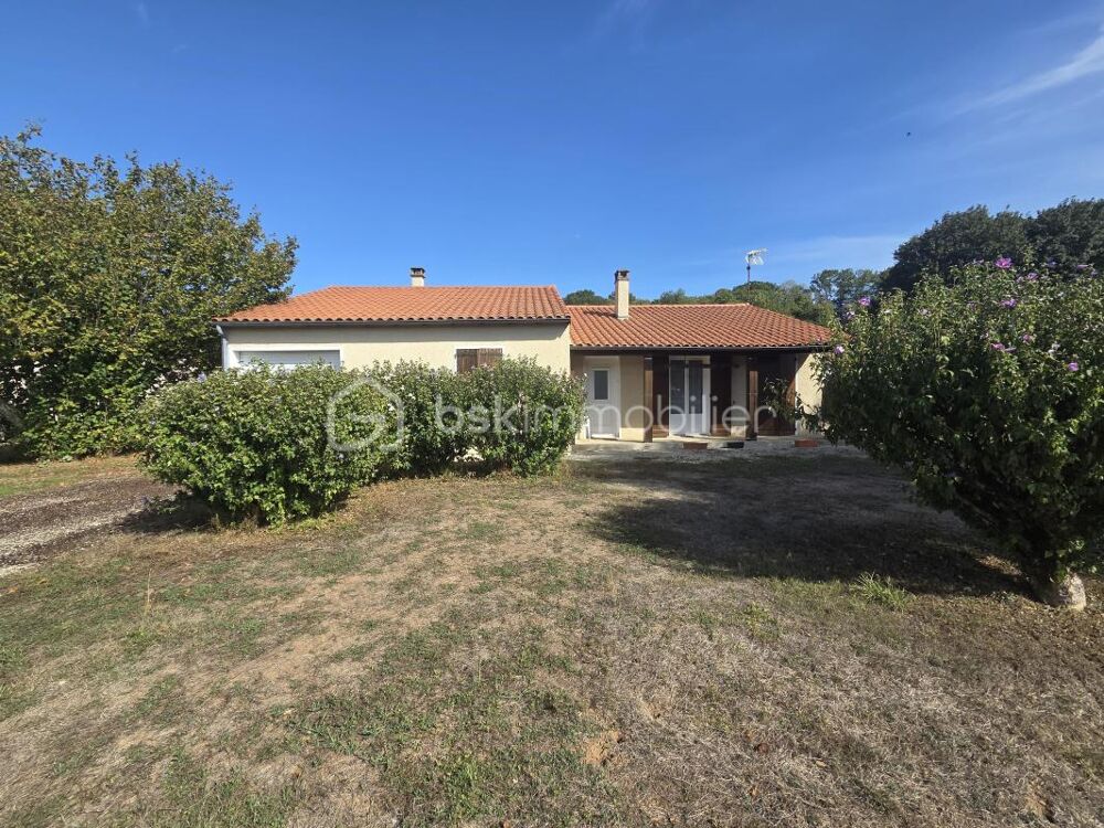 Vente Maison AU CALME, PAVILLON DE PLAIN-PIED AVEC 4 CHAMBRES ET DEUX GARAGES ! Civray