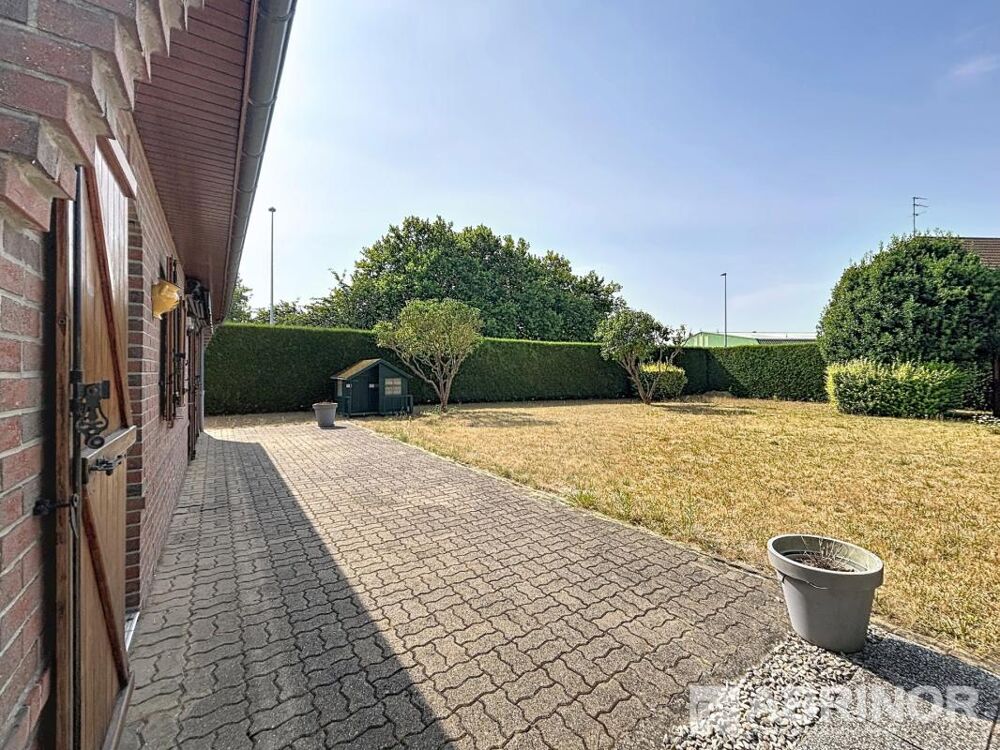 Maison individuelle en briques bâtie sur 697 m²