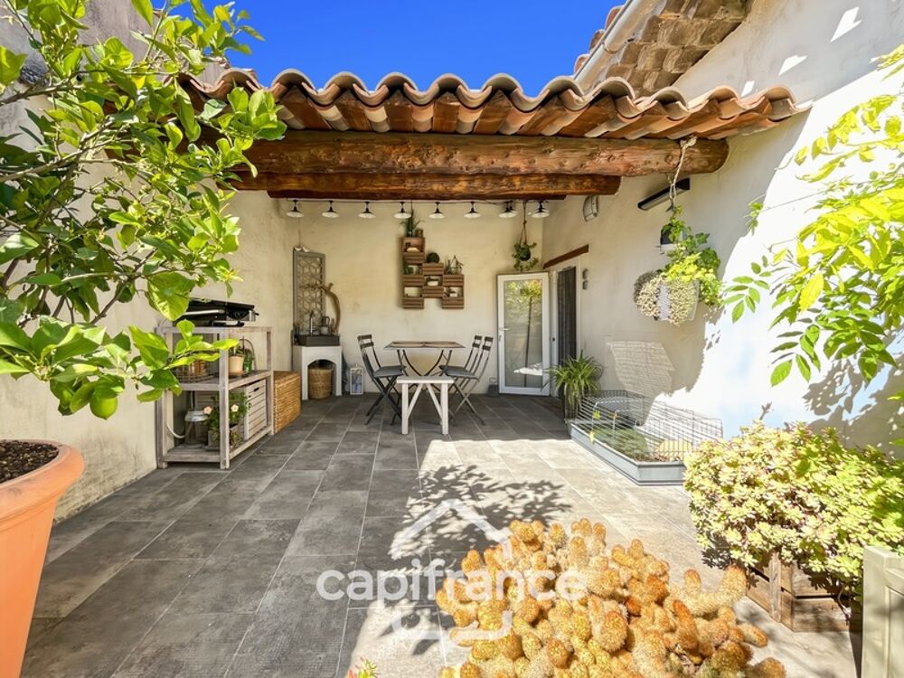 belle opportunité sur Alleins : maison de village de 102 m2 entièrement rénovée et climatisée, 2 niveaux avec 2 grandes chambres