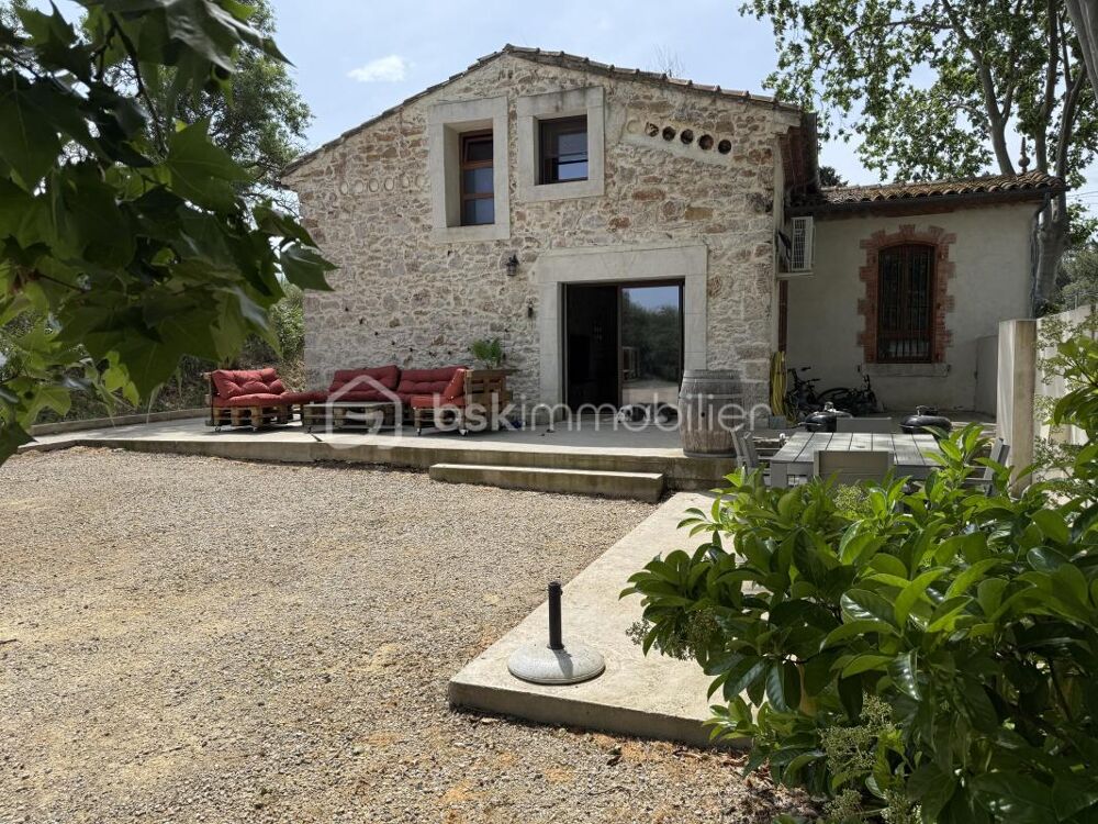 COUP DE COEUR ** MAISON EN PIERRE RÉNOVÉE ** ENVIRON 3 225 m² DE TERRAIN ** PISCINE ** SANS VIS-À-VIS ** BEAU POTENTIEL **